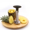 Dispozitiv pentru taiat si decojit ananas